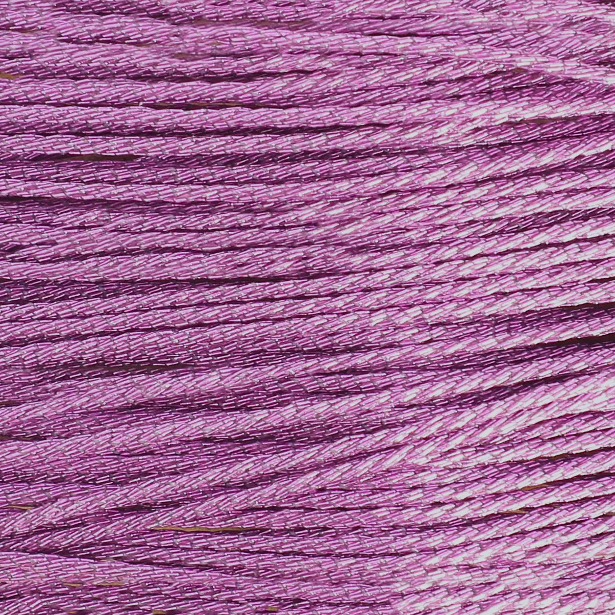 Fil polyester ciré violet métallisé. Fil de couture violet brillant pour couture à la main