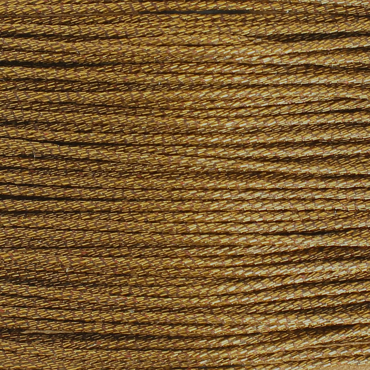 Fil de couture en polyester ciré couleur moka métallisé, M080 de la marque MeiSi. Fil ciré et métallisé pour apporter éclat à vos coutures
