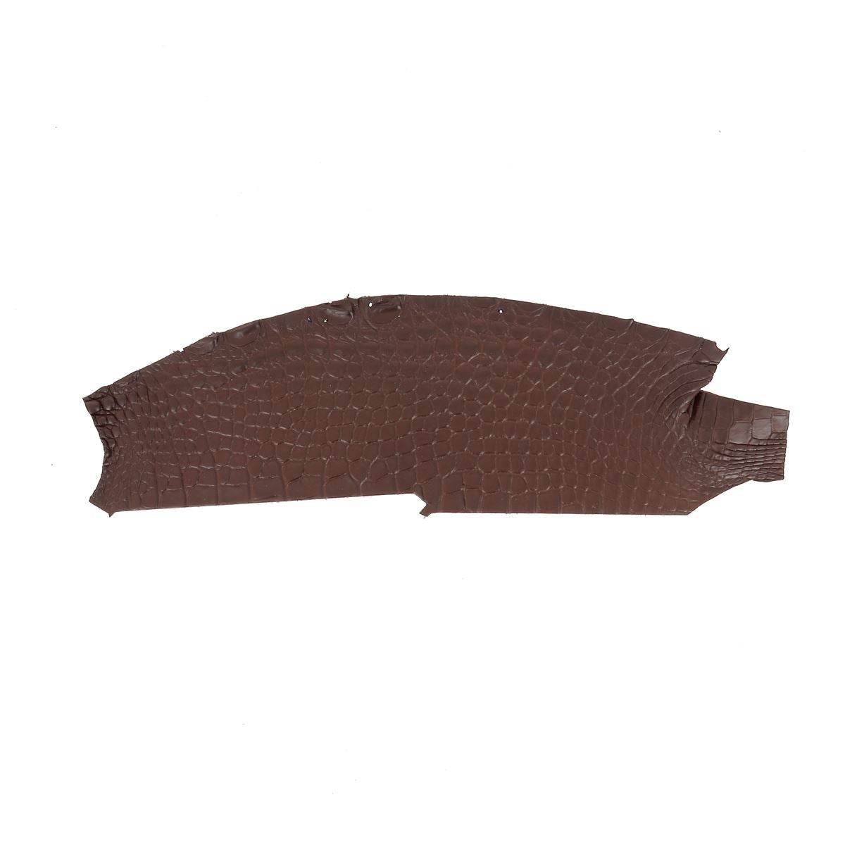 Morceaux de cuir d'alligator mat brun roux, texture authentique et finition lisse, idéal pour la maroquinerie ou la décoration.