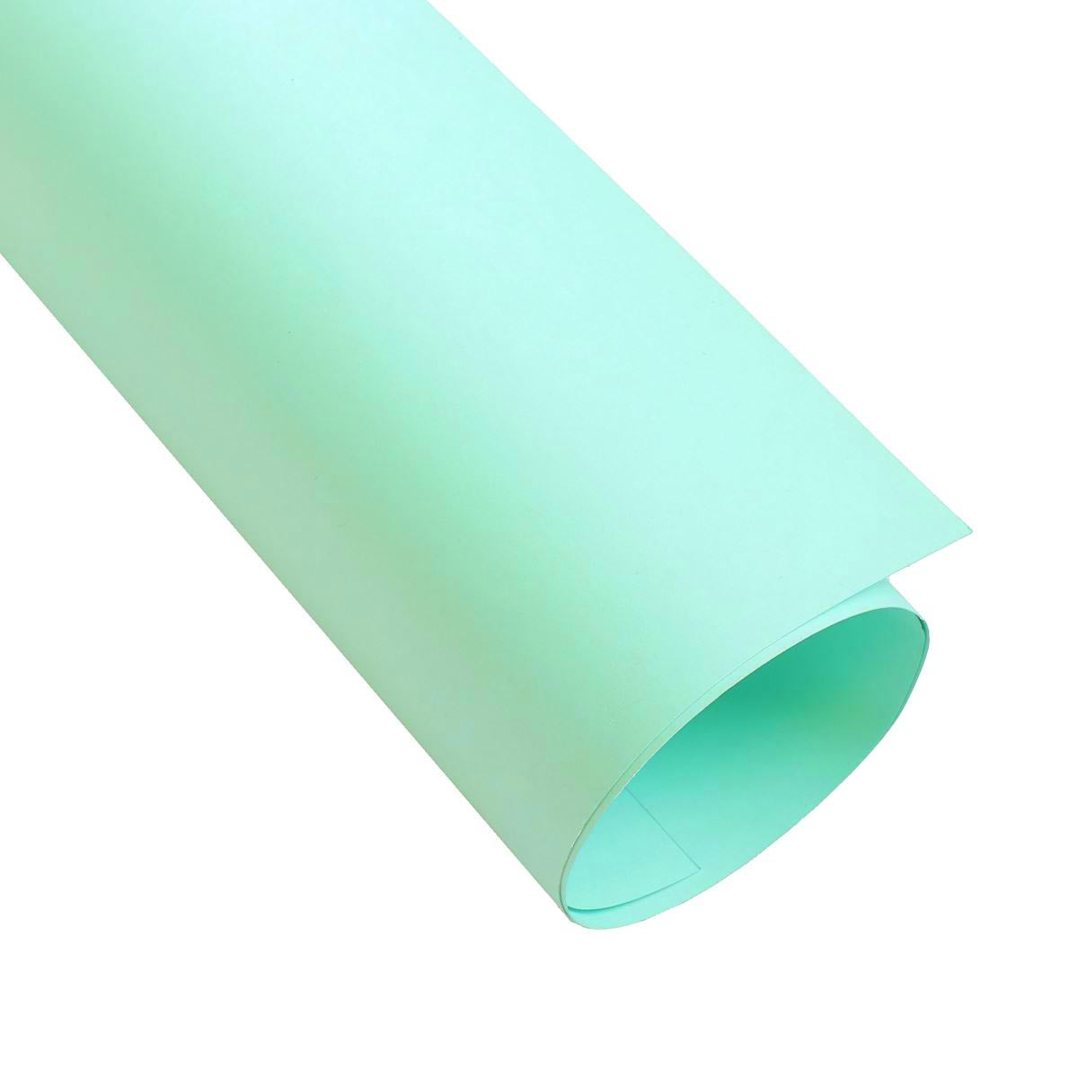 Carton spécial pour patronage en papier vert clair 320g/m², 65x100cm, utilisé comme renforts pour cuir.