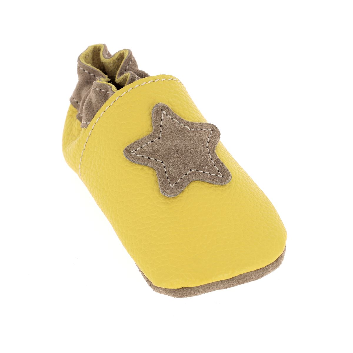 Kit DIY Deco Cuir pour chaussons bébé en cuir avec étoile jaune, création artisanale pour confectionner des chaussons confortables.