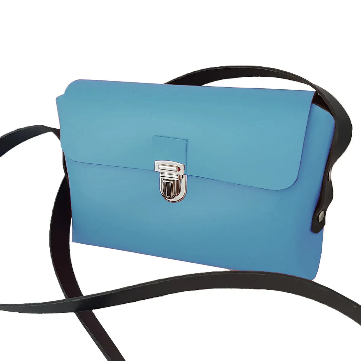 Pochette bandoulière en cuir bleu turquoise à assembler soi-même grâce au kit DIY complet