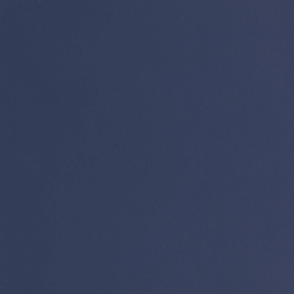Pièce de cuir lisse couleur bleu de France, de la collection Nappa. Morceau de cuir de veau lisse idéal pour des créations de petite maroquinerie, accessoire, petit objet décoratif, test, prototype...