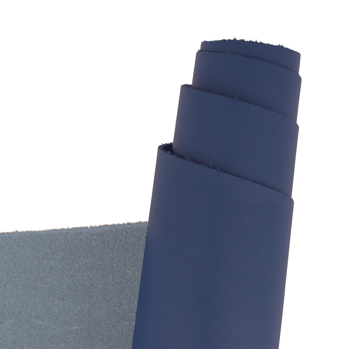 Cuir de veau nappa couleur bleu de France. Cuir lisse, souple et fin de 1 mm d'épaisseur idéal pour la fabrication de sac, pochette, petite maroquinerie et accessoire