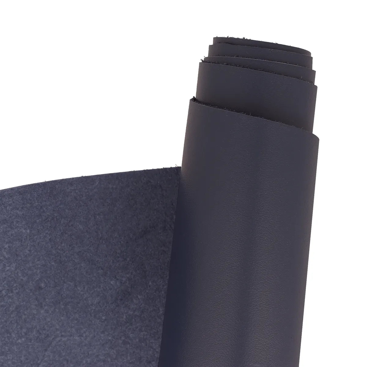 Cuir de veau nappa couleur bleu de Prusse. Cuir lisse idéal pour la fabrication de maroquinerie fine : sac, pochette, portefeuille, porte-monnaie...