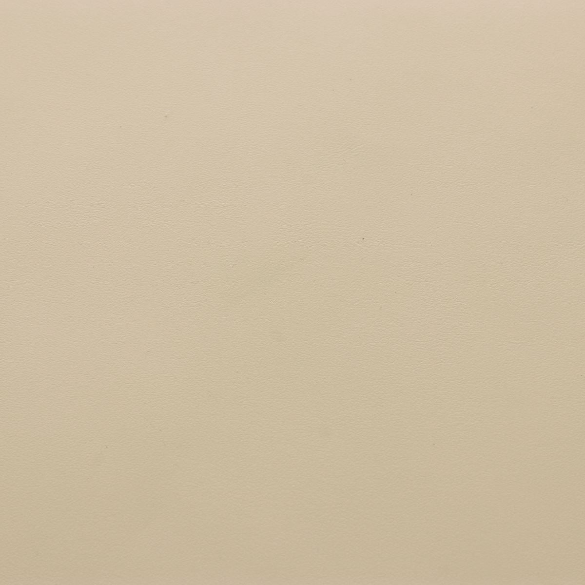 Morceau de cuir veau beige SATINLYS, tissu en cuir souple et élégant pour la fabrication ou la couture.