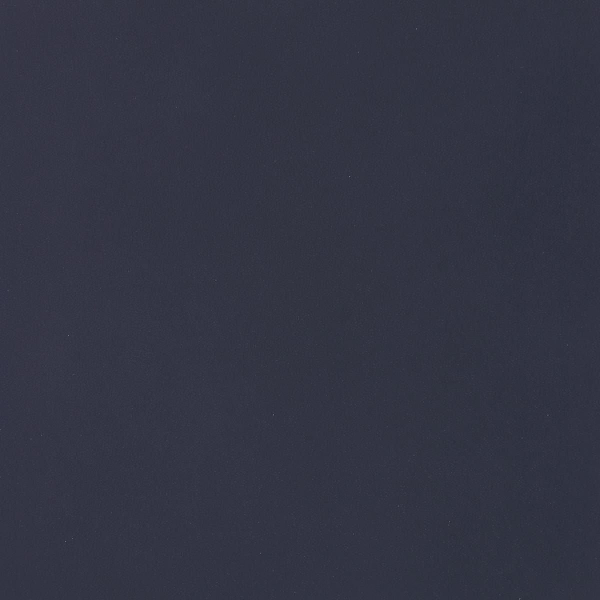 Peau de cuir de veau Satinlys bleu marine, finition satinée, texture douce et élégante, idéale pour la maroquinerie et la couture.