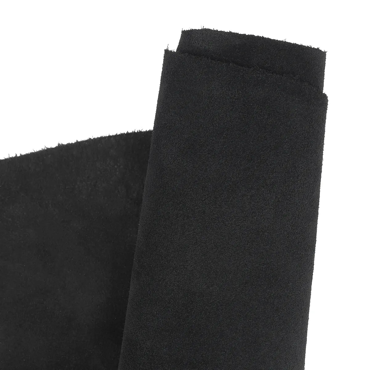 Peau de cuir de veau velours noir Dolce, tissu souple et élégant, pour confection ou accessoires en cuir.