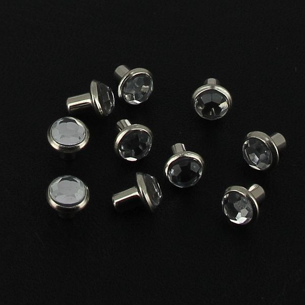 Lot de 10 rivets strass en cristal pour accessoires, de marque Deco Cuir, visibles avec détails brillants et décoratifs.