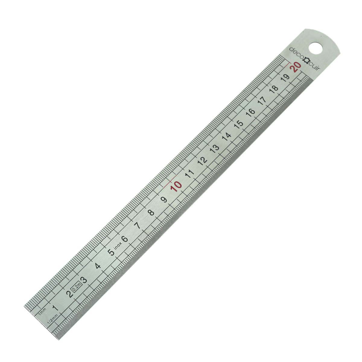 Réglet en inox large de 20 cm de Deco Cuir, outil durable pour mesures précises, visible avec surface métallique brillante.