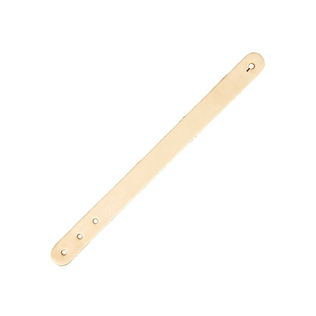 Découpe de cuir naturel pour bracelet personnalisé enfant, 20 x 1,5 cm, fabriquée par Deco Cuir, vue de la découpe en cuir.