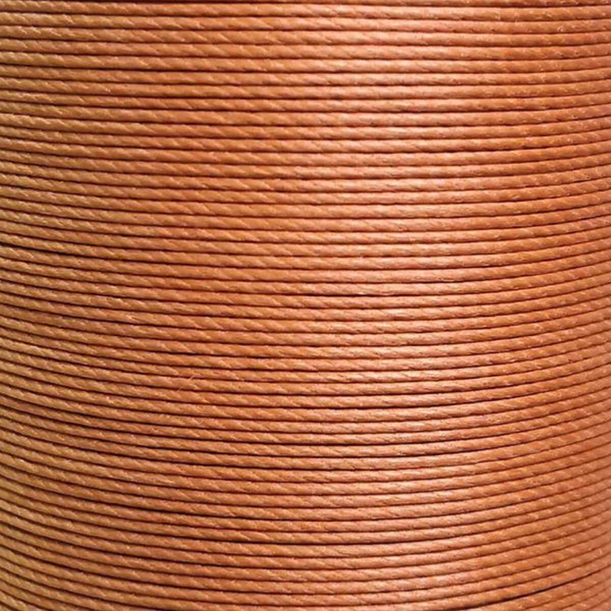 Fil de lin ciré MeiSi, 8m, couleur caramel, très fin M40, mercerie, diamètre 0,45 mm, zoom sur la cartonnette.