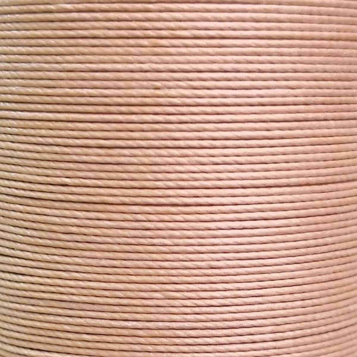 Bobine de 50m de fil de lin ciré MeiSi M60 beige, 0,65 mm, pour couture et mercerie, vue en gros plan.