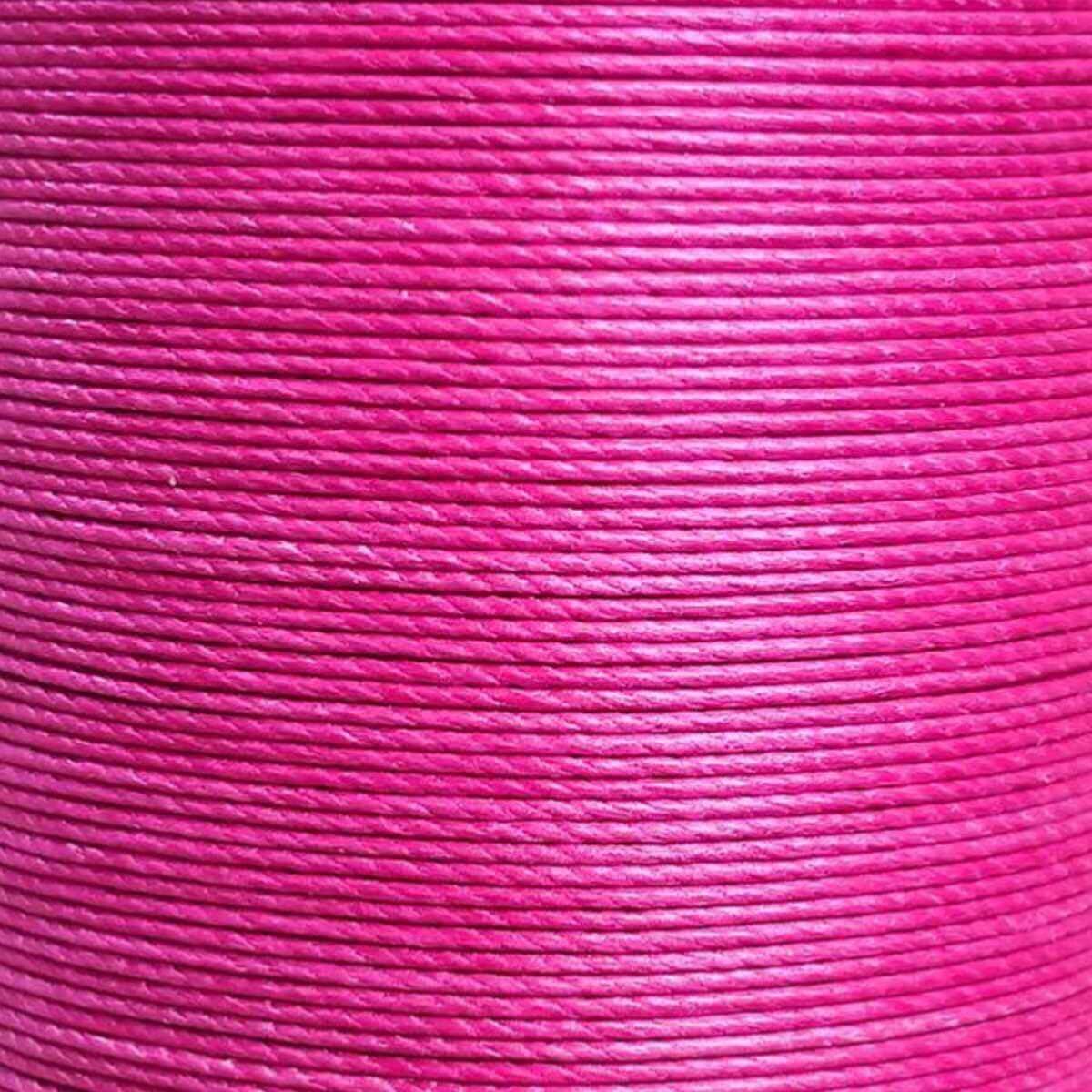 Fil de lin ciré MeiSi fuchsia, 8m, ultra fin M40, mercerie de haute qualité, 0,45 mm, en gros plan.