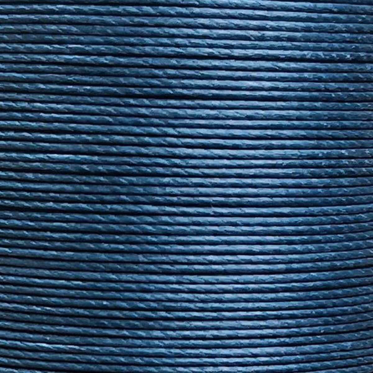 Fil de lin ciré MeiSi bleu canard, 8m, 0,65mm, mercerie fine pour couture, image en zoom montrant la texture du fil.
