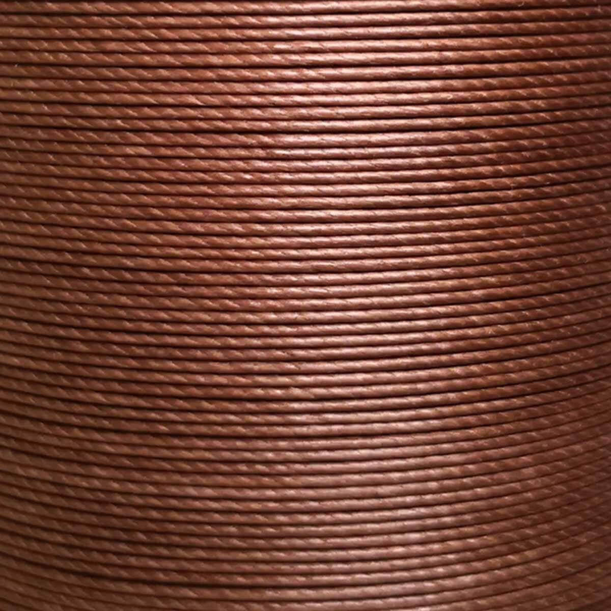 Fil de lin ciré MeiSi, cartonnette de 8m, mercerie fine M40, couleur Terre de Sienne, diamètre 0,45 mm, zoom sur la bobine