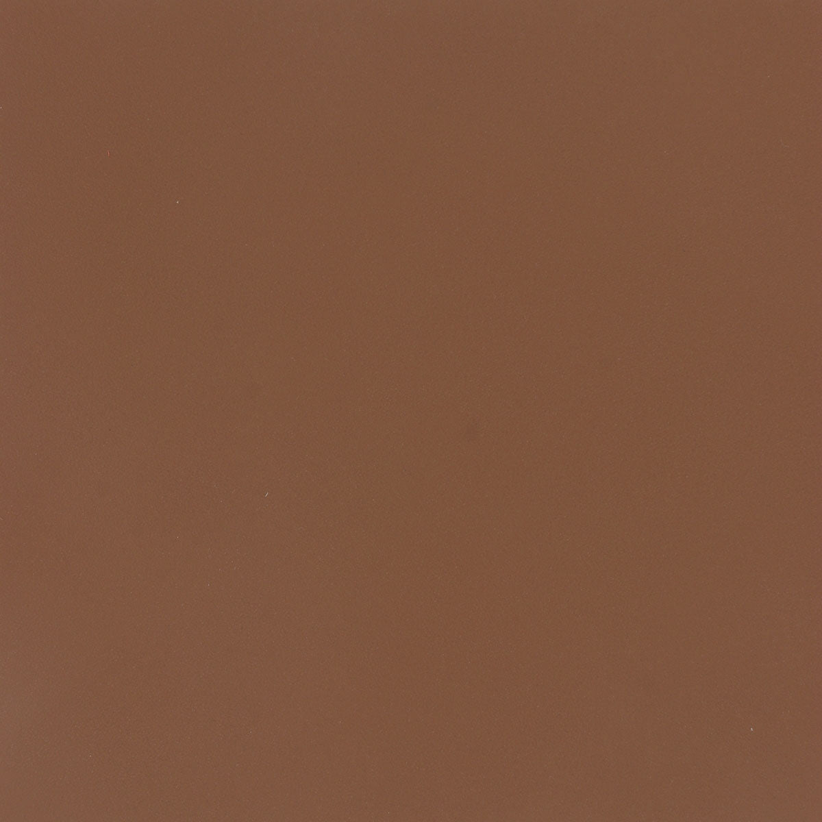 Morceau de cuir de veau SATINLYS marron, tissu souple et élégant, destiné à la maroquinerie ou à la couture artisanale.