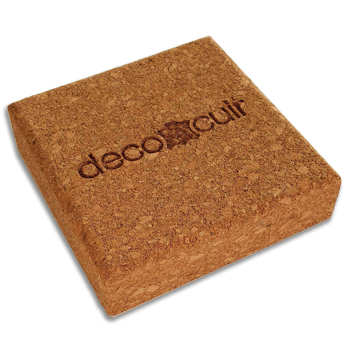 Bloc de liège Deco Cuir 8x8 cm, pièce de mercerie, montrant la texture et la couleur naturelle du liège.