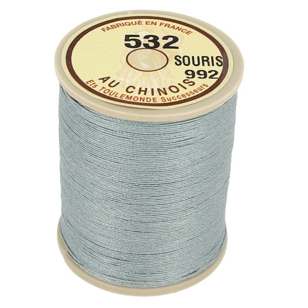 Bobine de 250m de fil de lin câblé glacé gris souris de la marque Fil au Chinois, pour mercerie.