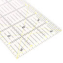Règle de couture en acrylique Ivan, outil de mesure transparent avec graduations pour couture précise.