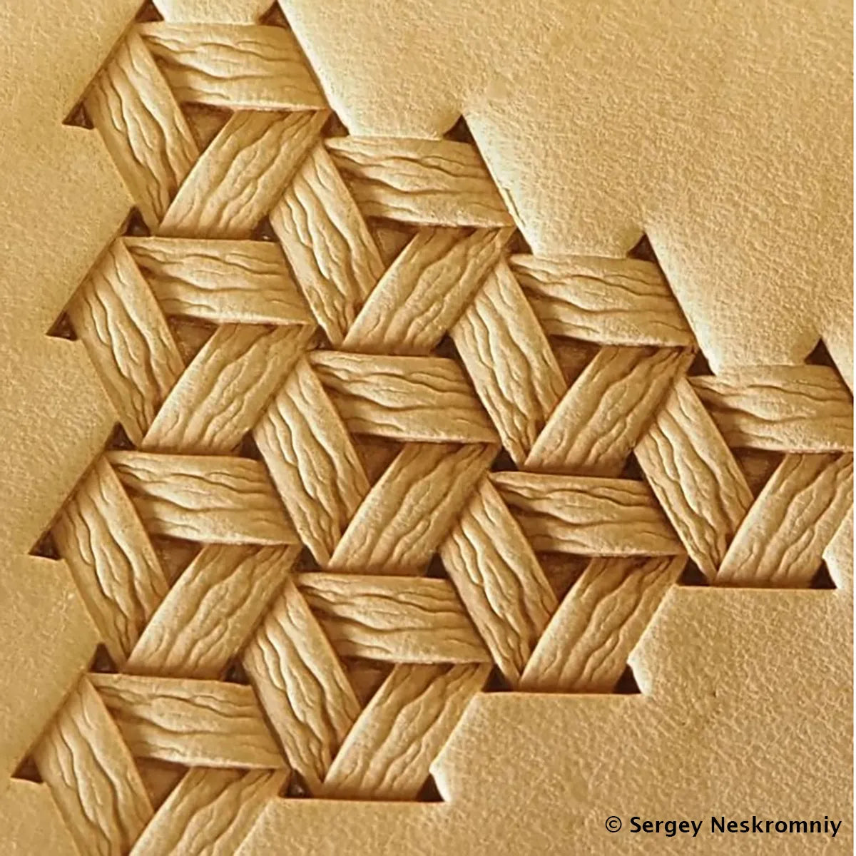 Matoir en cuir de la marque Sergey Neskromniy avec manche, outil de travail artisanal visible en image.
