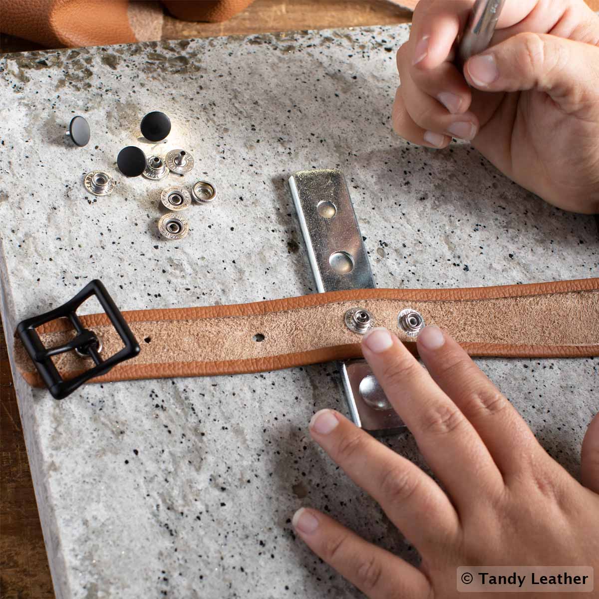Outils de pose pour boutons pression et rivets Tandy Leather 8105-00, ensemble d'outils en métal pour artisanat en cuir.