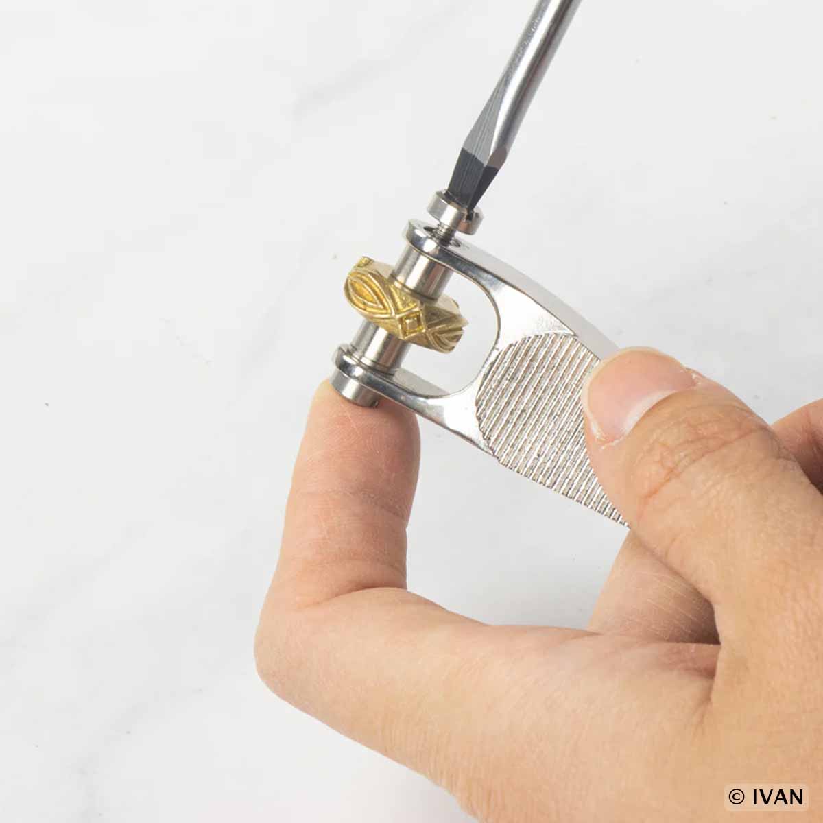 Manche pour roulette d'embossage Craftplus 83110-00, outil de scrapbooking et de décoration en plastique.