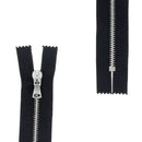 Fermeture à glissière en métal de 4mm de largeur, nickelée, pour couture et travaux de mercerie, par la marque SUPRA.