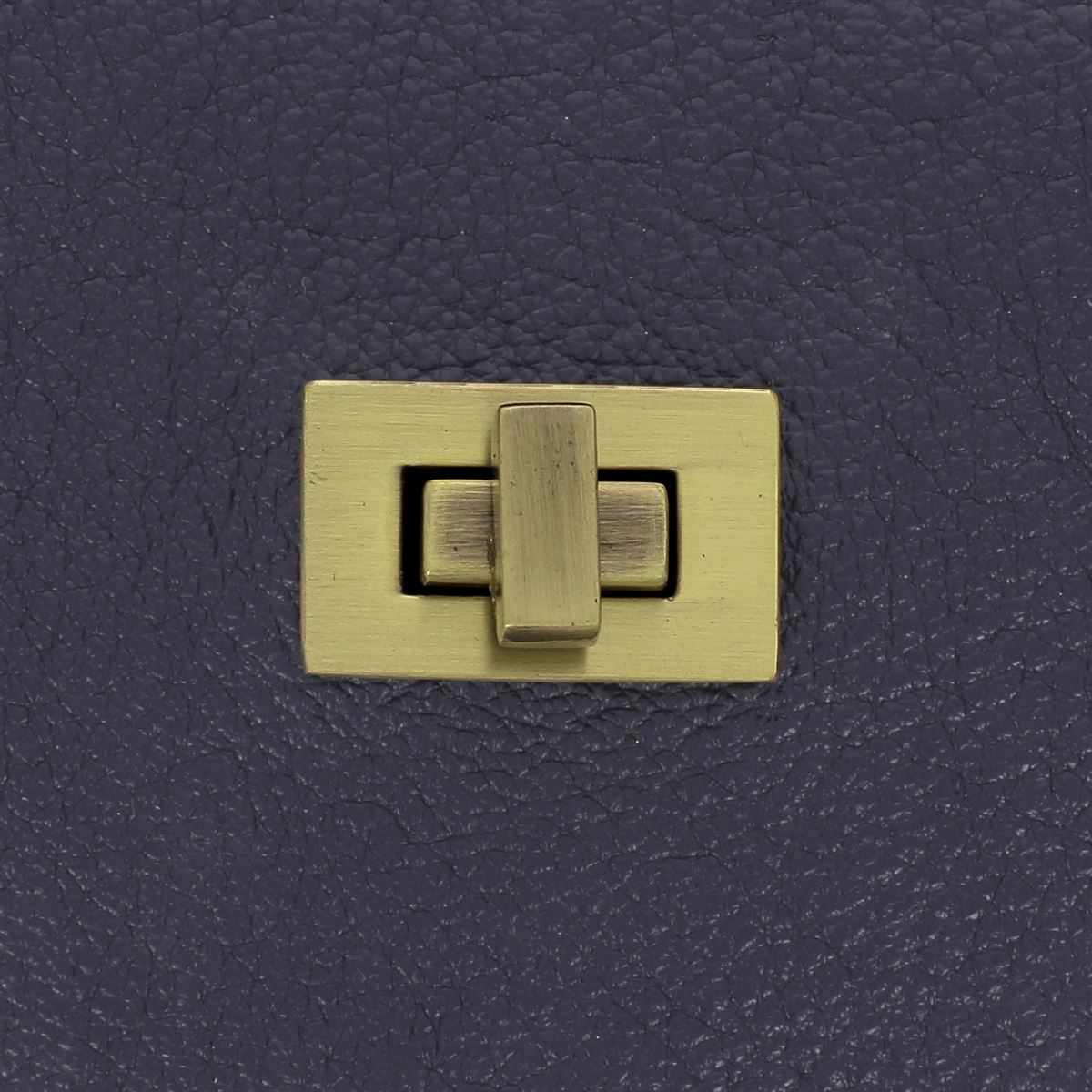 Fermoir pour sac rectangle de 17x27mm, accessoire en métal, utilisé pour sécuriser et décorer les sacs.