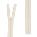 Fermeture zippée beige naturel de 4 mm de largeur de maille, disponible dans plusieurs longueurs.