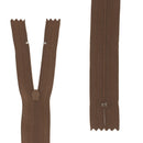 Fermeture à glissière en nylon marron chocolat de 4 mm de largeur de maille. Disponible dans plusieurs longueurs au choix