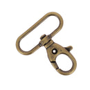 Mousqueton tournant en laiton vieilli de 30 mm, bouclerie robuste pour fixation sécurisée et facile.