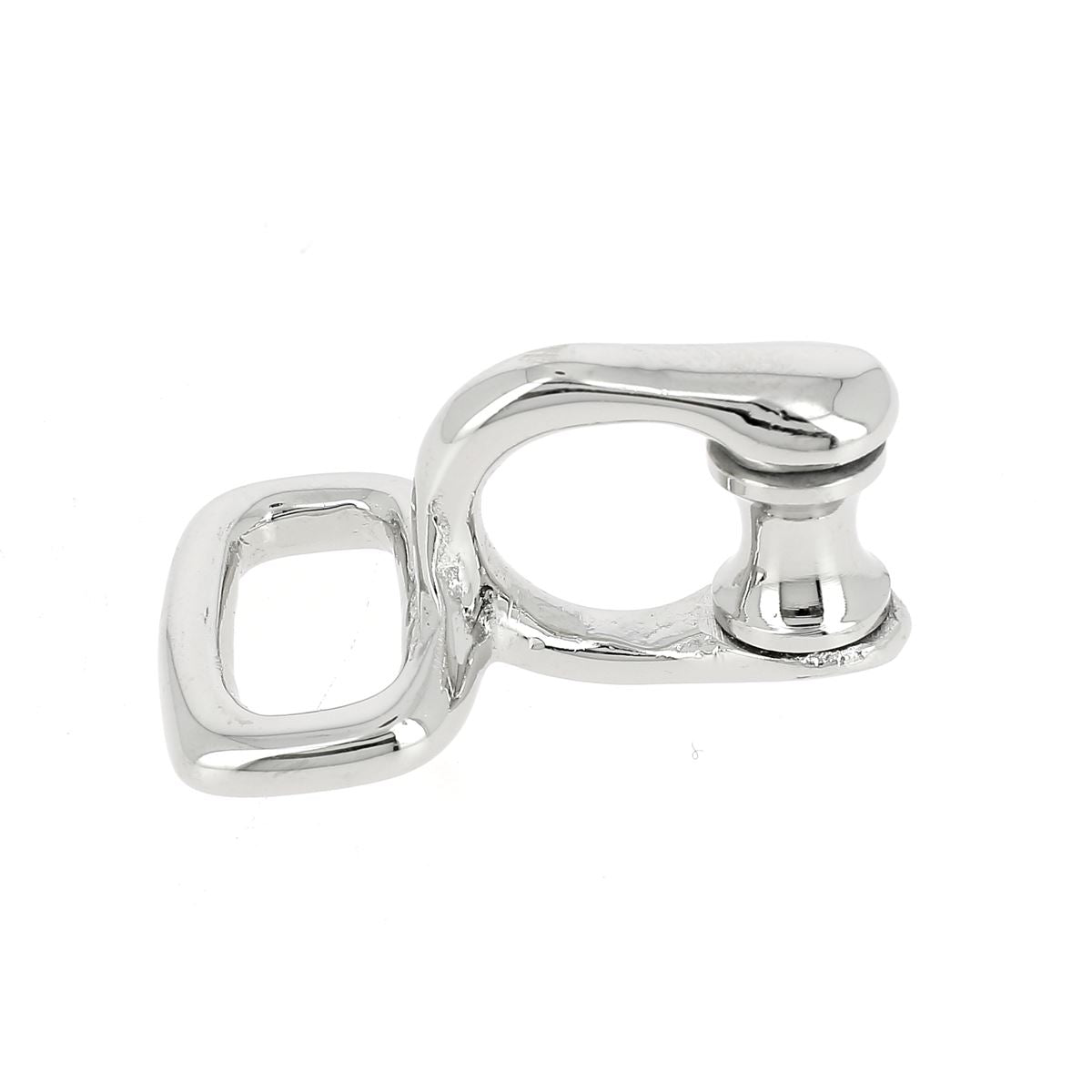 Poulie de chambon en inox de type bouclerie, montrée en détail avec fixation et câble en acier brillant.
