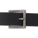 Boucle de ceinture Ivan BANDERA en bouclerie, finition élégante, visible en détail sur fond neutre.