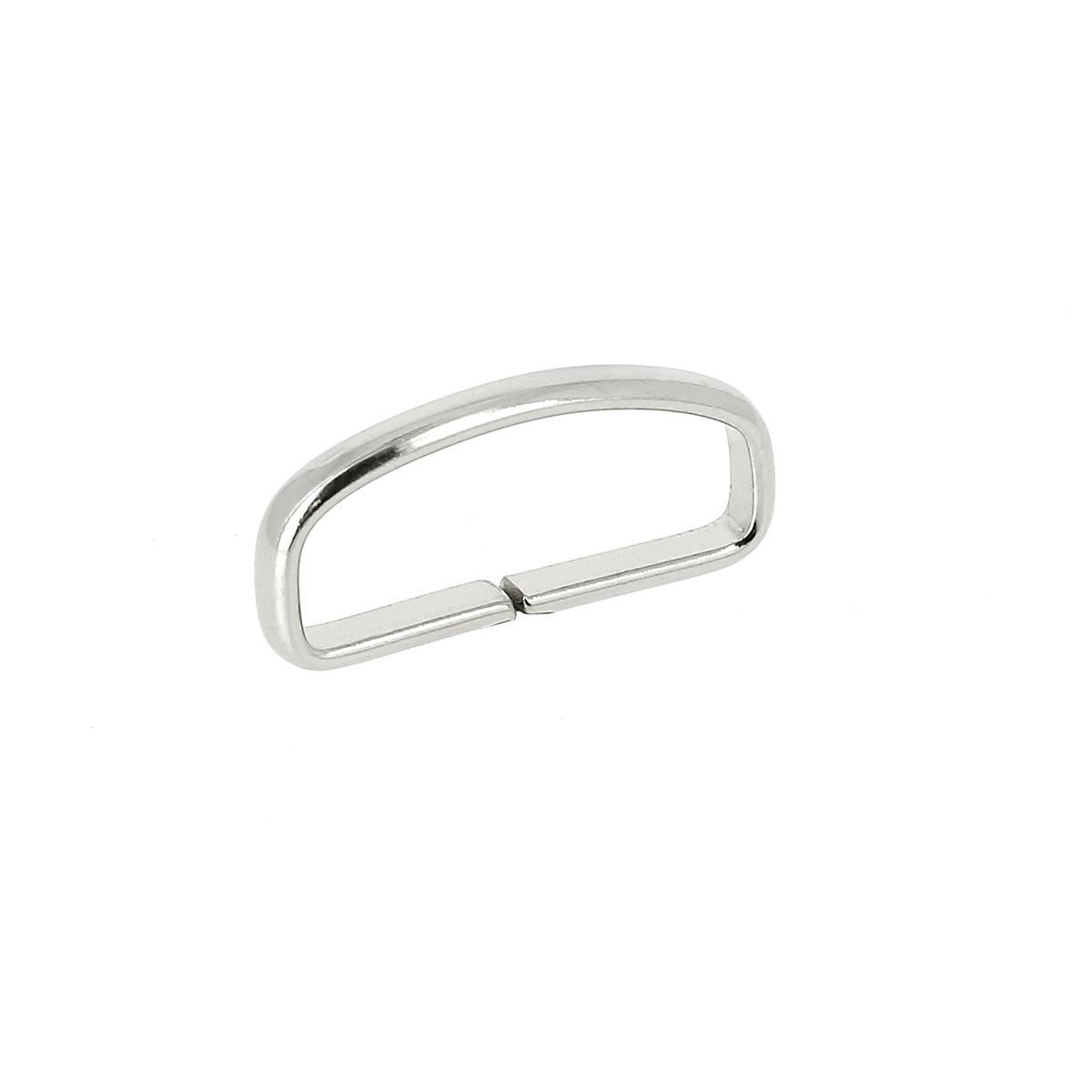 Passant de ceinture en acier pour boucle solide, montrant la finition métallique et la conception robuste.