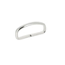 Passant de ceinture en acier pour boucle solide, montrant la finition métallique et la conception robuste.