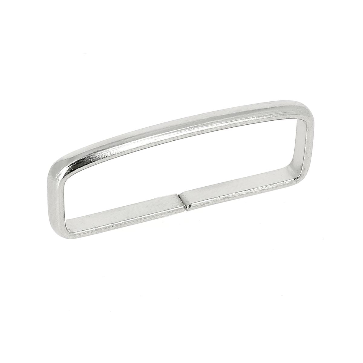 Passant de ceinture en acier, conçu pour renforcer la ceinture, avec finition métallique robuste.
