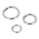 Mousqueton rond en nickel, boucle de fixation robuste en bouclerie, image montrant le produit de face avec finition satinée.