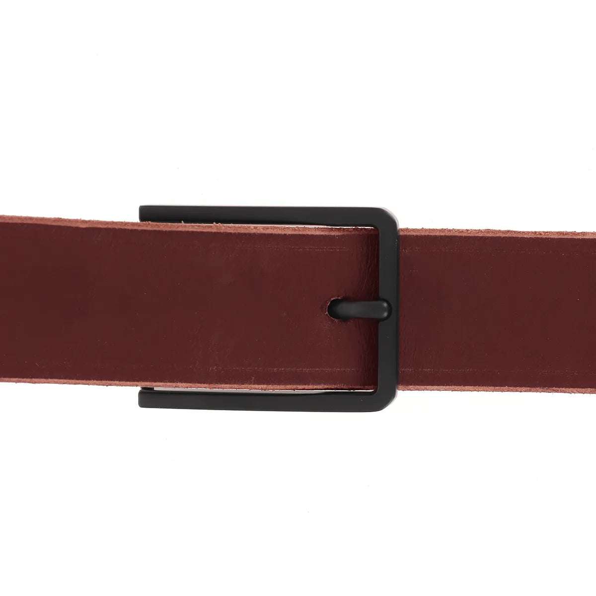 Boucle de ceinture FYN en métal noir mat, 35mm, pour ceinture élégante, vue en gros plan sur la boucle de ceinture.