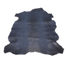 Peau de cuir de basane imitation crocodile bleue marine, peau entière, finition aniline, pour projets de maroquinerie ou décoration.