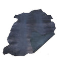 Peau de cuir de basane imitation crocodile bleu marine, style aniline, pour projets de maroquinerie ou couture.