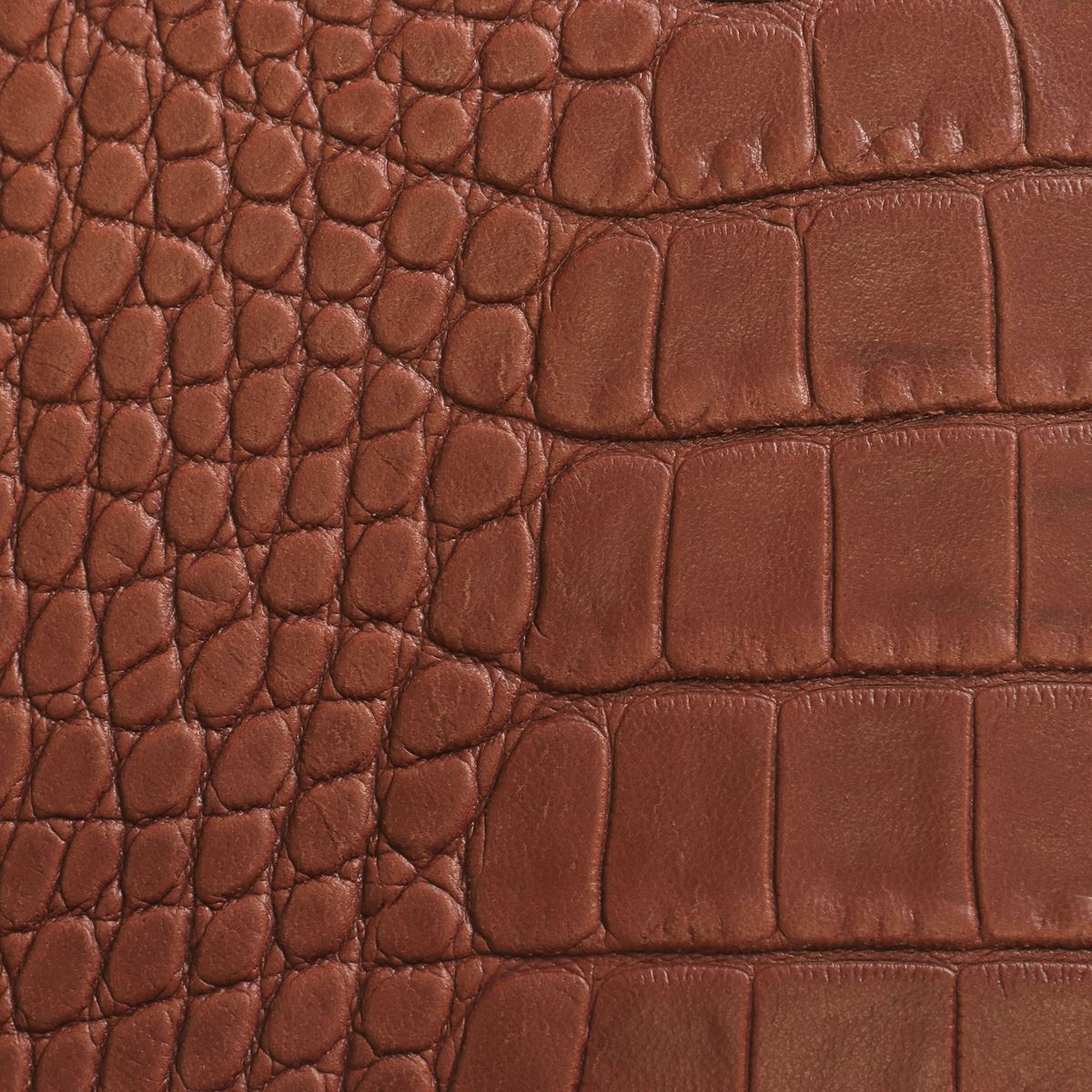 Peau de cuir de basane imitation crocodile, couleur marron brique, finition aniline, texture réaliste.