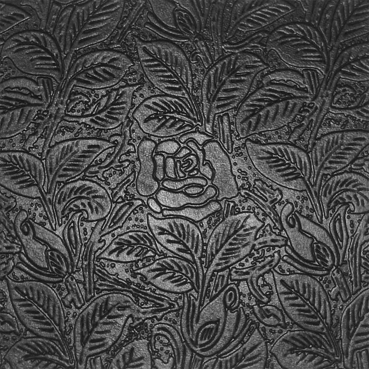Peau entière de cuir de basane noire avec motif floral imprimé, en cuir aniline, pour artisanat ou maroquinerie.