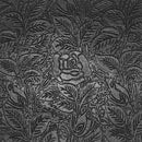 Peau entière de cuir de basane noire avec motif floral imprimé, en cuir aniline, pour artisanat ou maroquinerie.