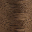 Bobine de fil polyester Coats GRAL N°30 marron brun, 1000m, pour mercerie, vue de près.