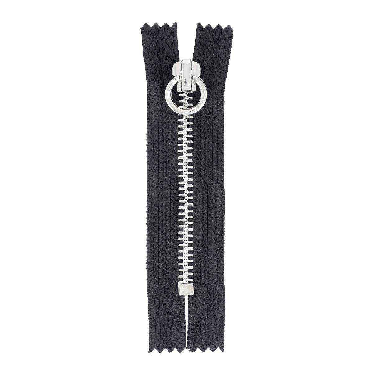 Fermeture à glissière en métal nickelé noire de 8,5 cm, 6 mm, pour mercerie, vue en gros plan.