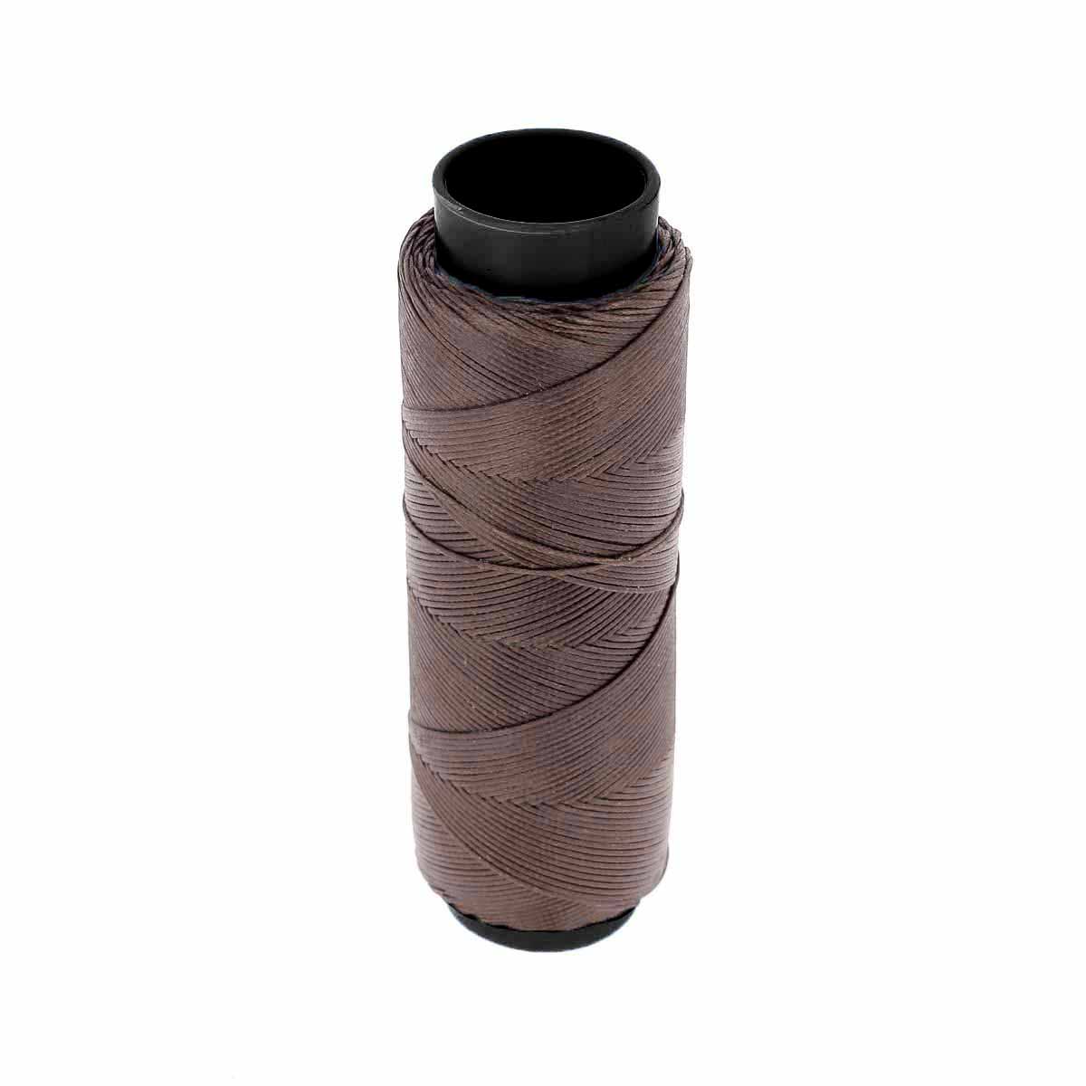 Bobine de 100m de fil polyester tressé et ciré de 0,6mm, coloris marron, pour couture ou artisanat.