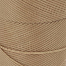 Bobine de 100m de fil polyester tressé et ciré, diamètre 0,6mm, couleur beige rosé, pour travaux de mercerie.