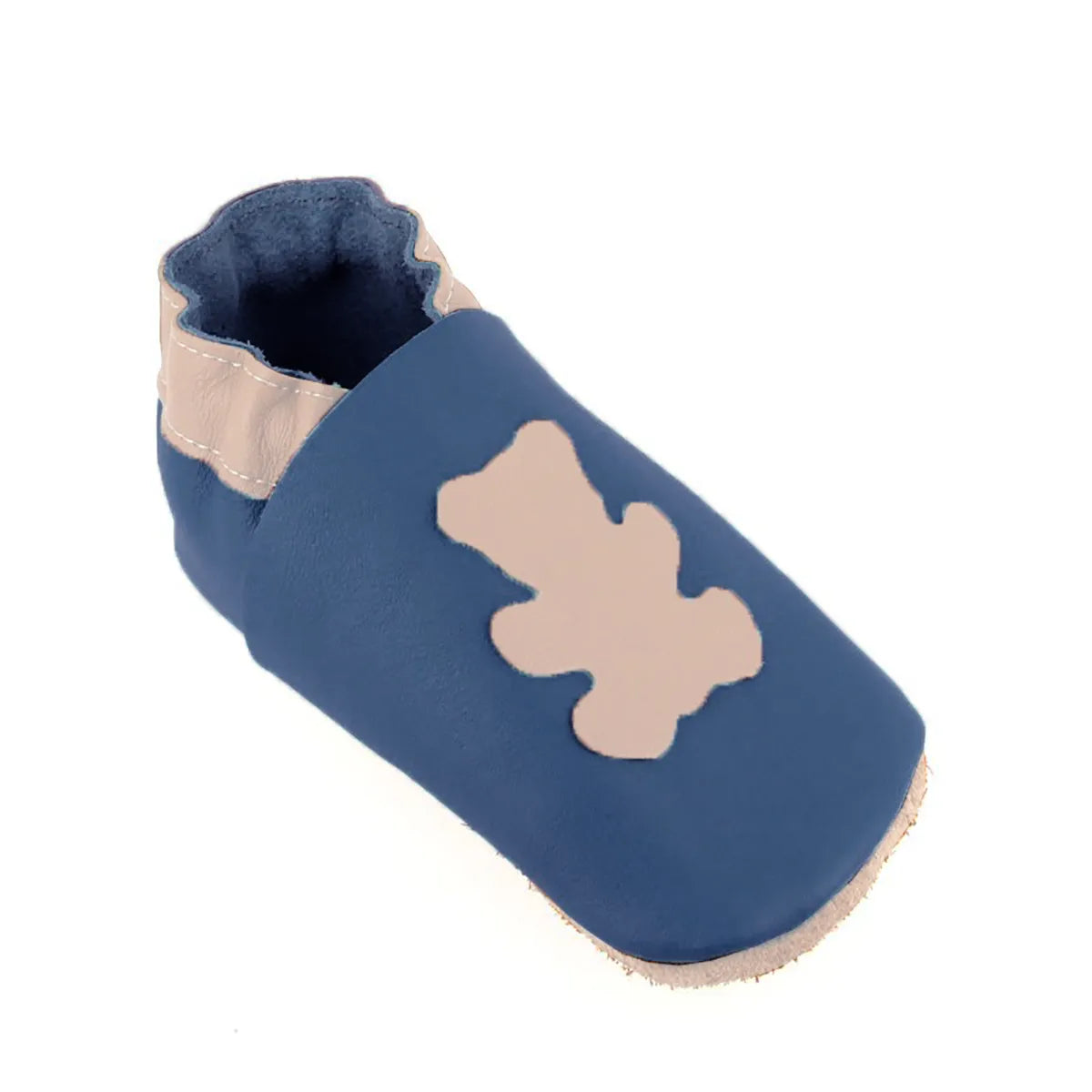 Chausson en cuir bleu et beige avec motif ourson pour bébé. Chausson ergonomique pour bébé