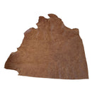 Peau de cuir de vachette CLUB pour ameublement, couleur caramel, texture lisse et souple, vue rapprochée du cuir authentique.